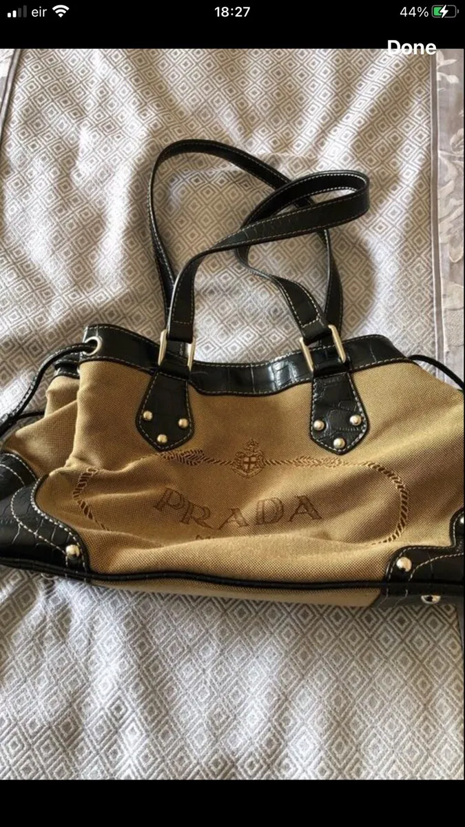 Ladies Prada bag €25 - Image 4