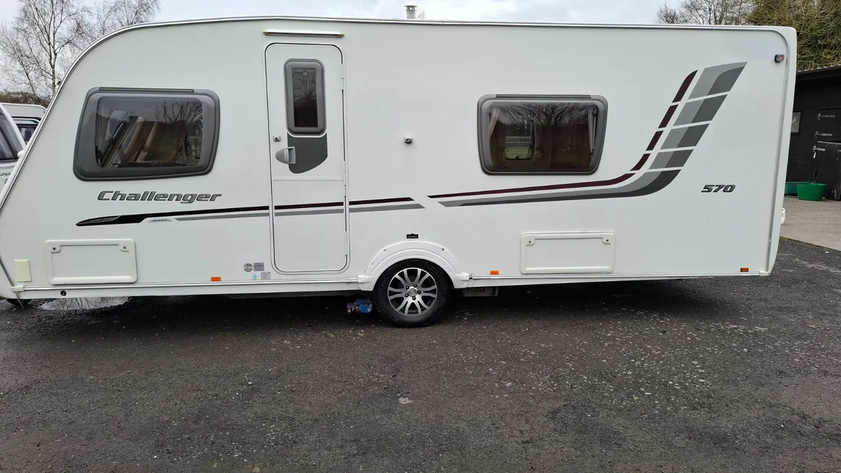 Swift Challenger fixed bed caravan - Image 3