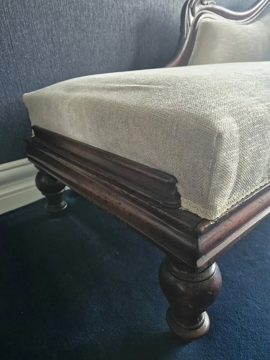 Antique day bed - Image 2