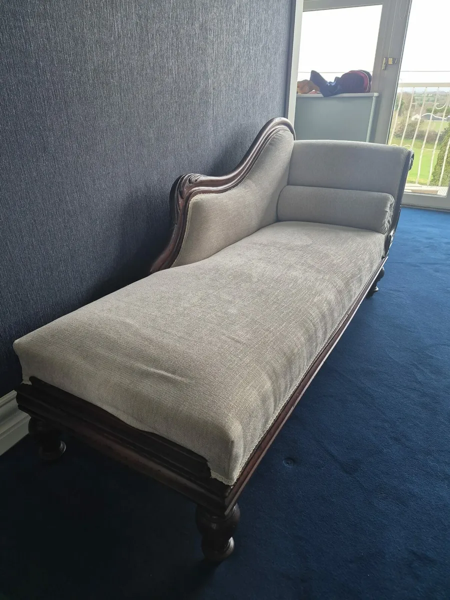 Antique day bed - Image 3