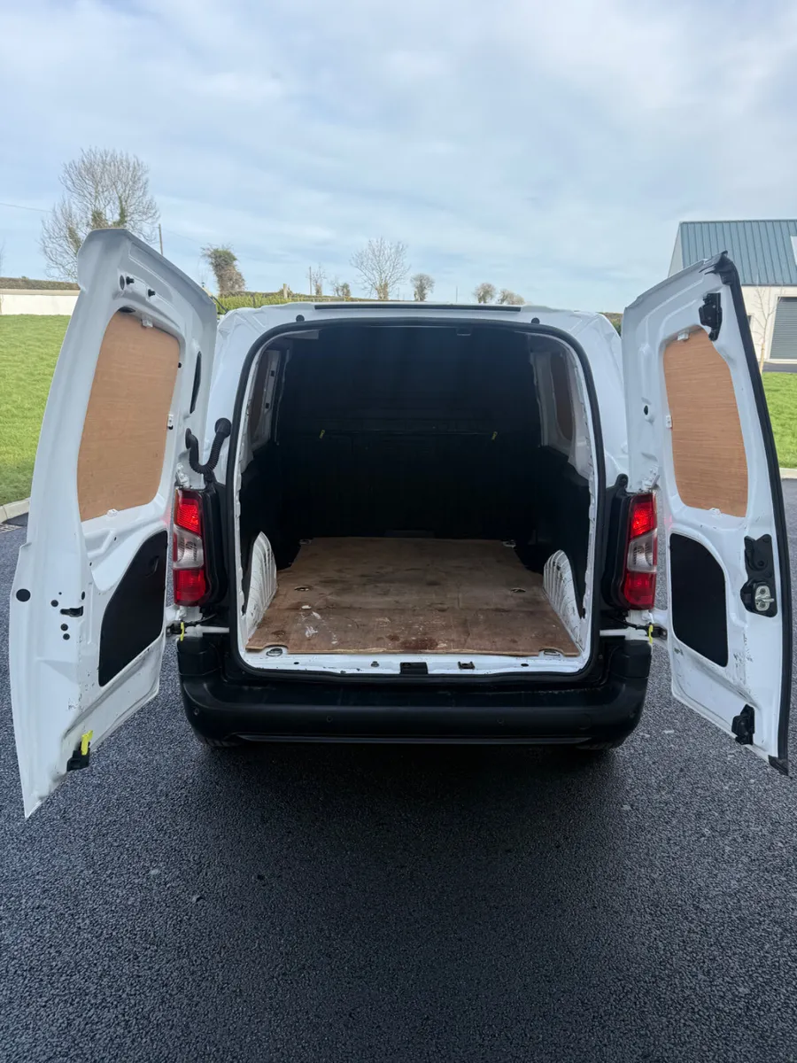 211 Peugeot Partner 100Bhp Professional - Image 3