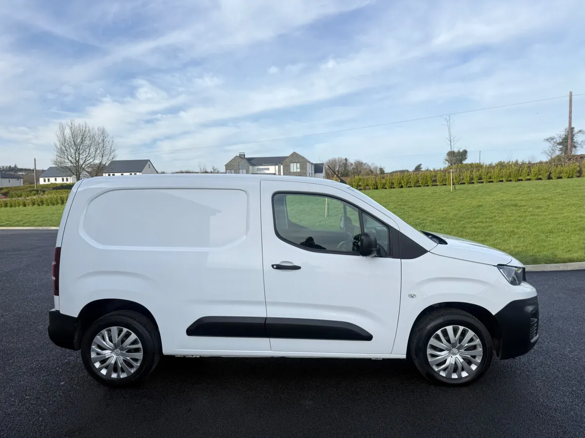 211 Peugeot Partner 100Bhp Professional - Image 4