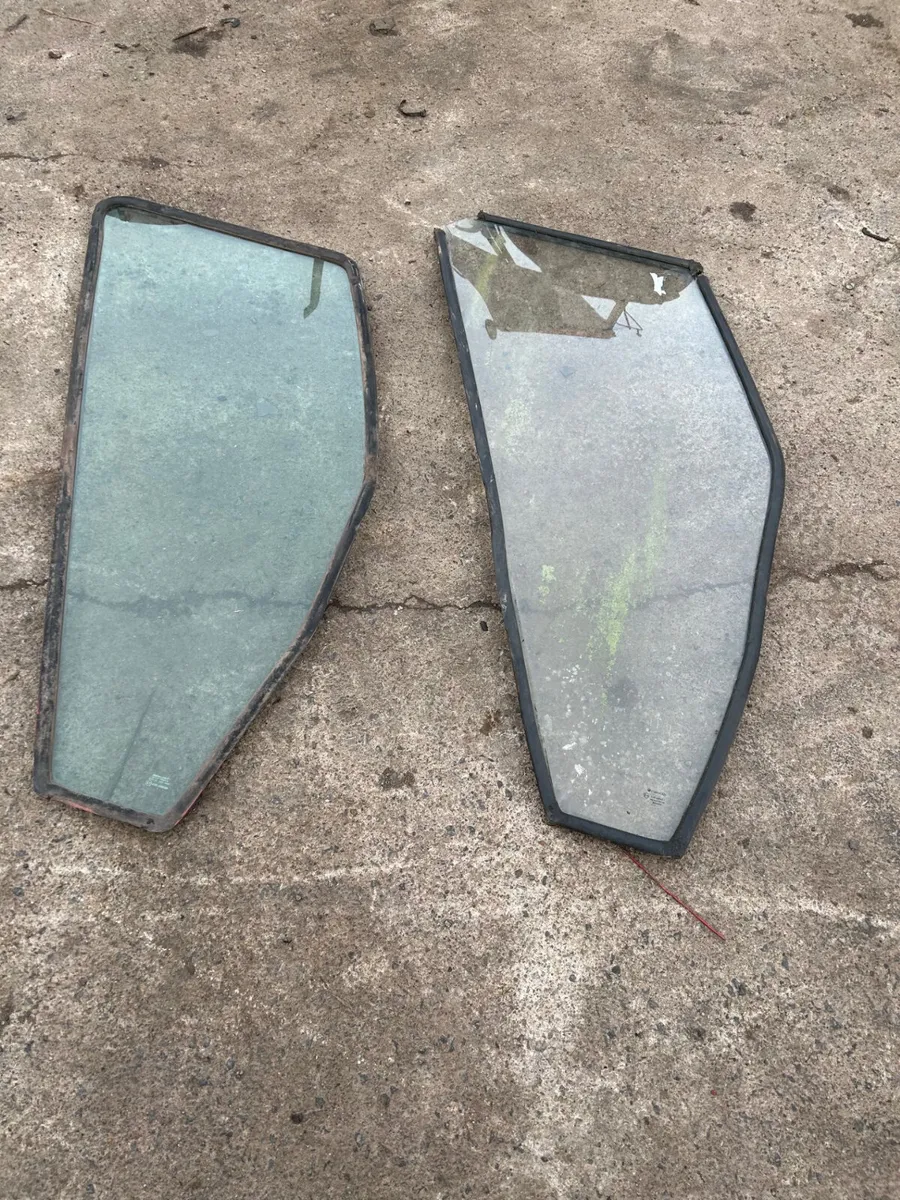 Fiat Right Side Door Glasses - Image 1