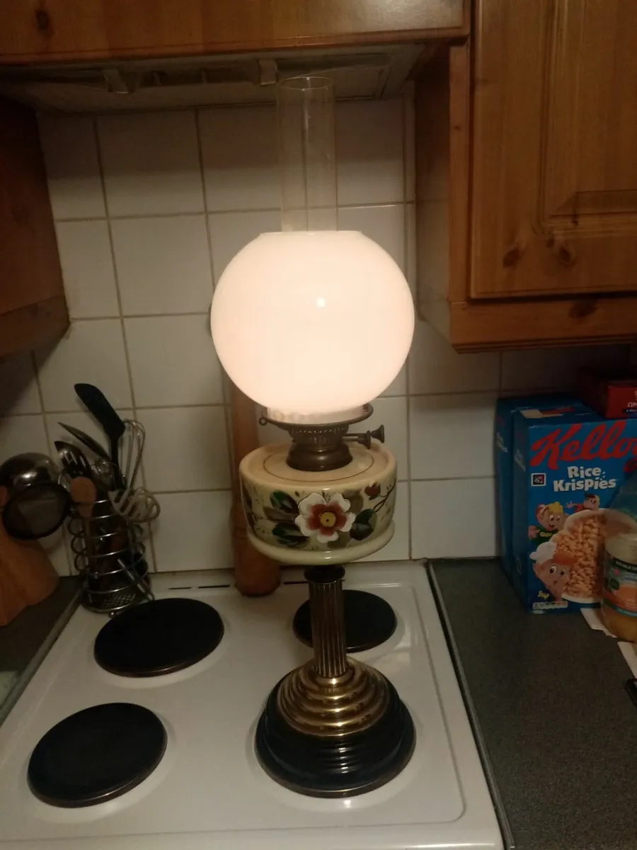 Vintage oil Lamp - Image 4