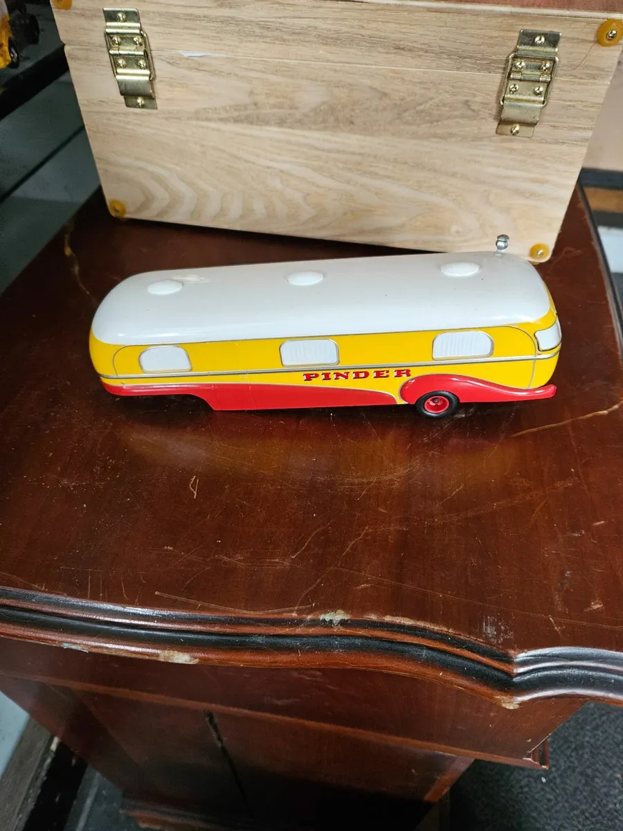 Corgi Atlas Pinder Circus Trailer - Image 1
