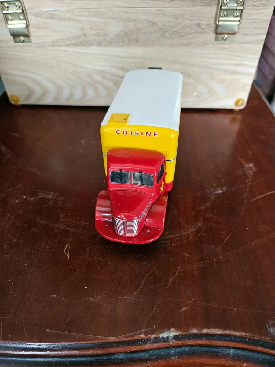 Corgi Atlas Pinder Circus Truck - Image 1