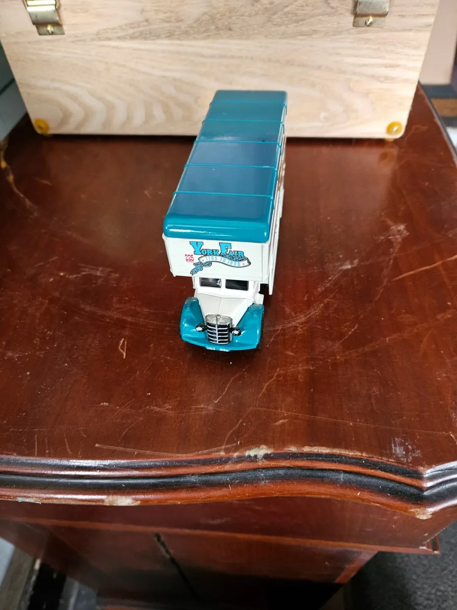 Corgi Circus Fair Ground Showmans Range Truck - Image 2