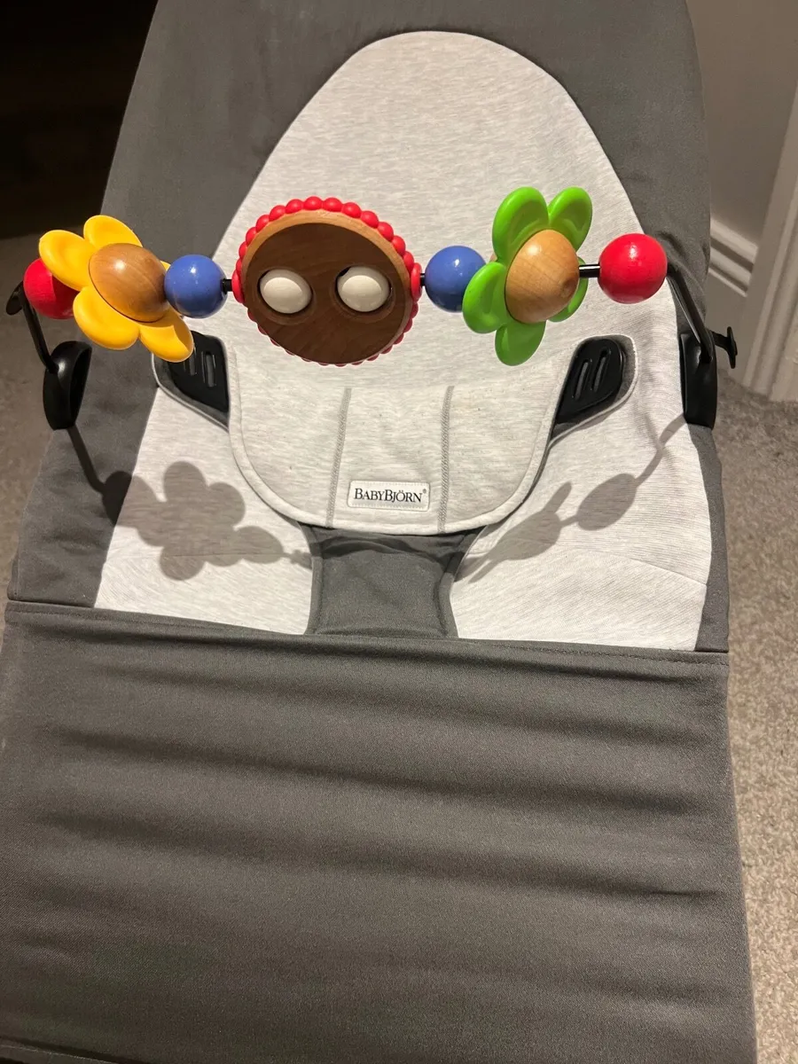 Babybjorn bouncer with toy bar - Image 2