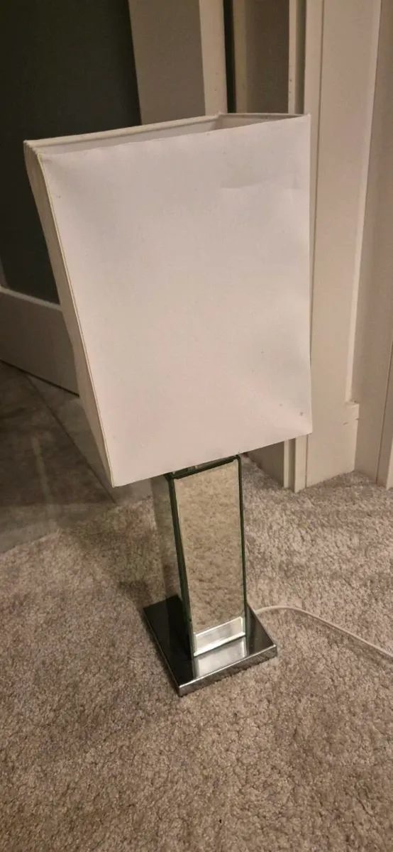 Beautiful lamp for sale - Image 1