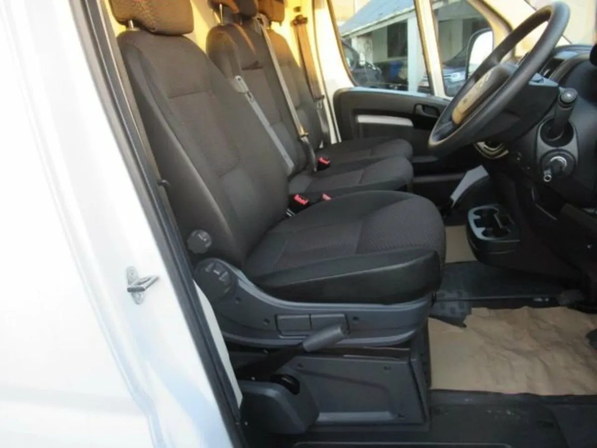 2.2 BlueHDi 35 Enterprise Edition Panel Van 5dr Di - Image 3