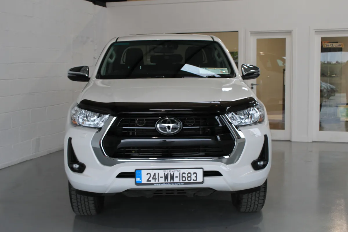 Toyota Hilux 2024, SR5, Finance arranged - Image 3