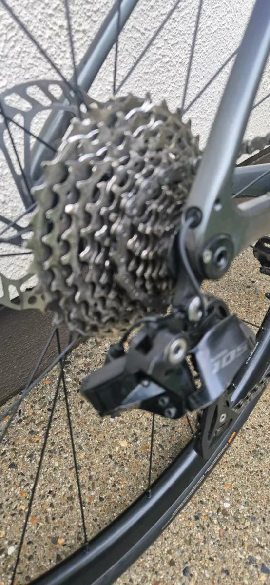 Defy Advanced 1 2024 Road Bike - Image 4