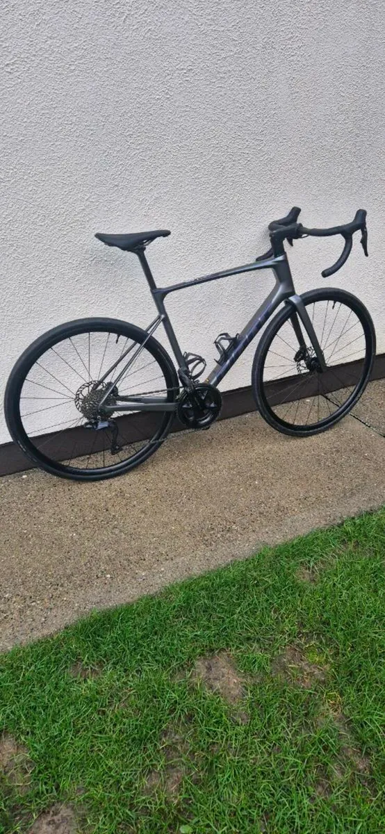 Defy Advanced 1 2024 Road Bike - Image 1