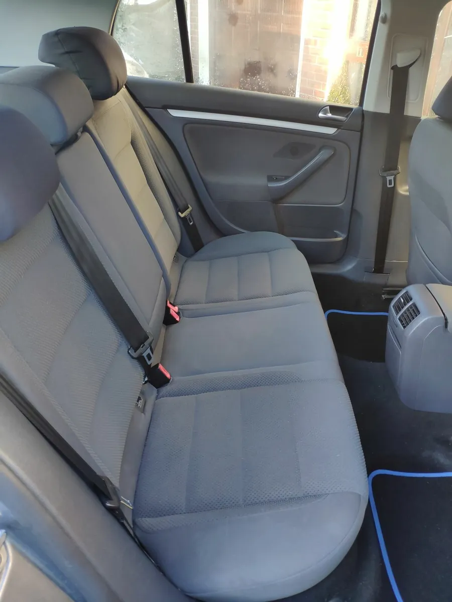 Volkswagen Golf 2009 - Image 2