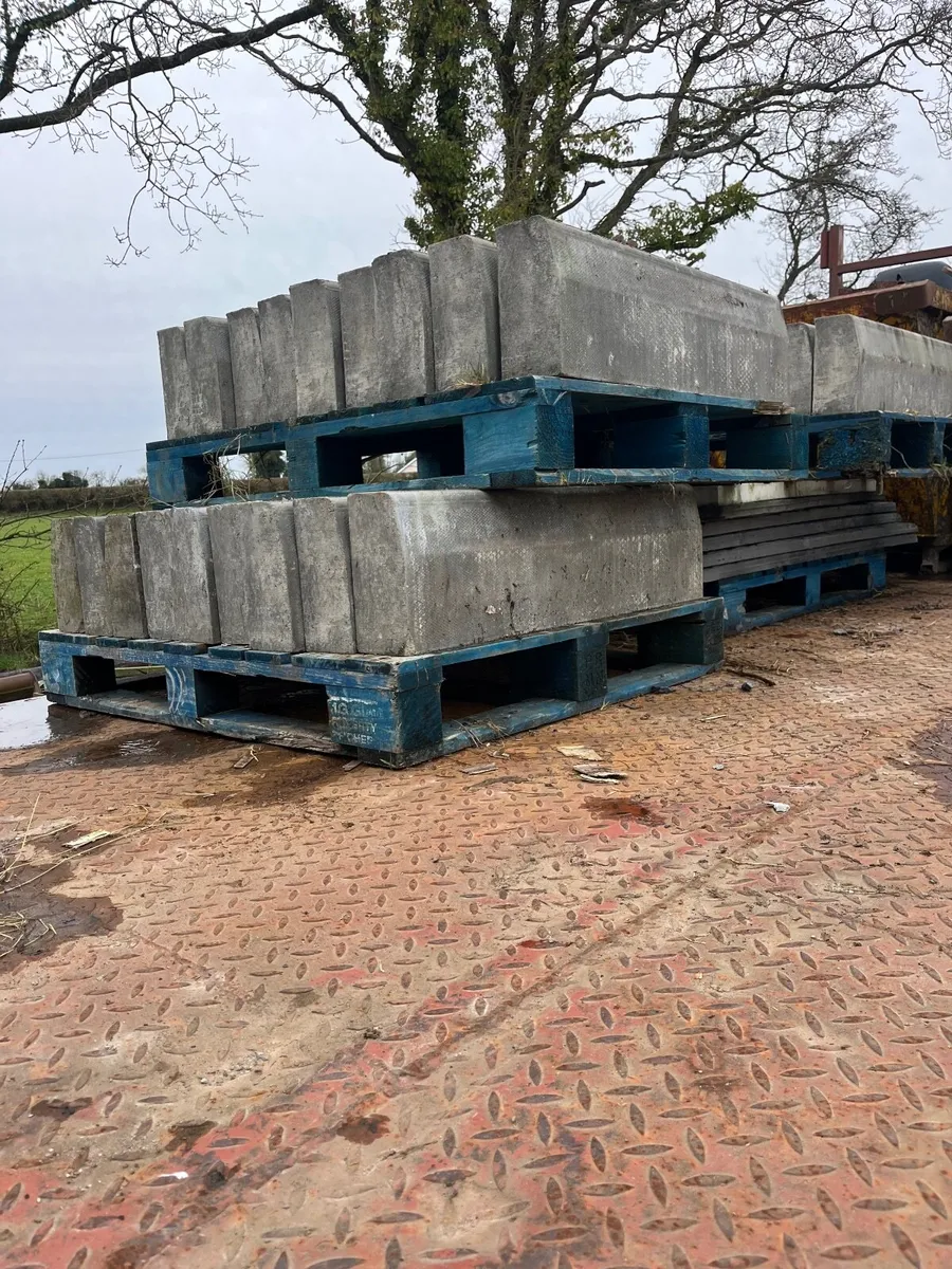 New 10 inch kerbs and fence panels - Image 1