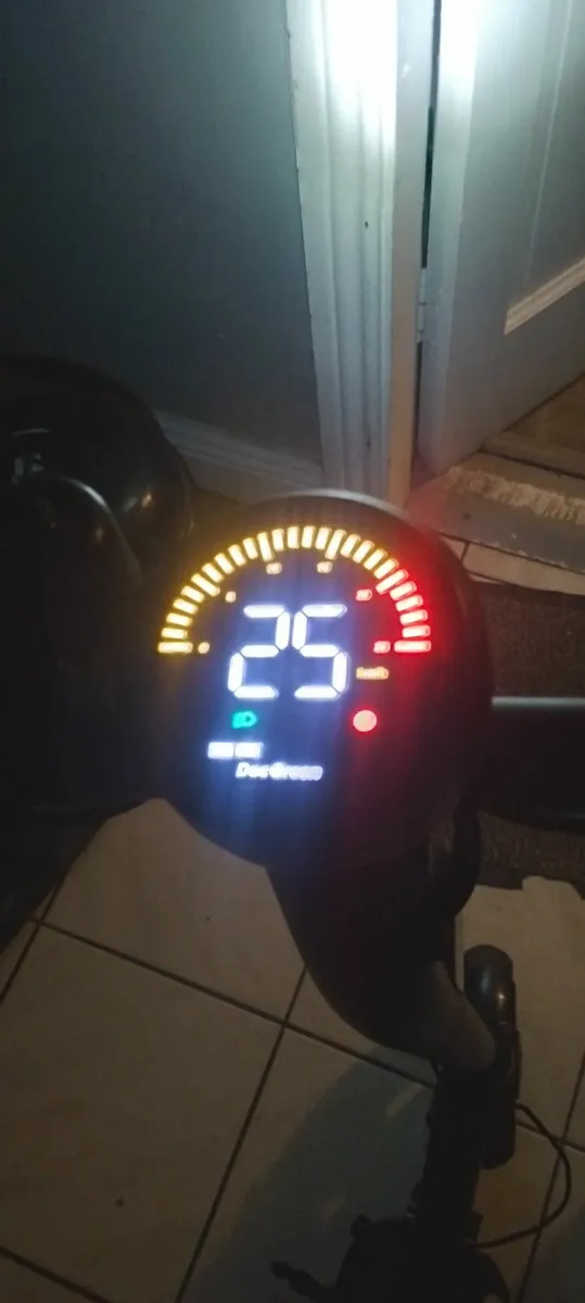 3 electric scooter read add priced - Image 2