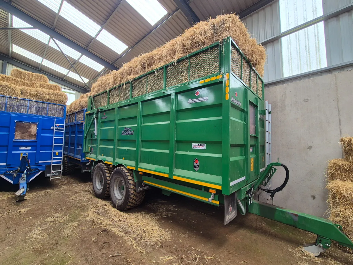 €4 Small square and 4x4 bales straw for sale - Image 1