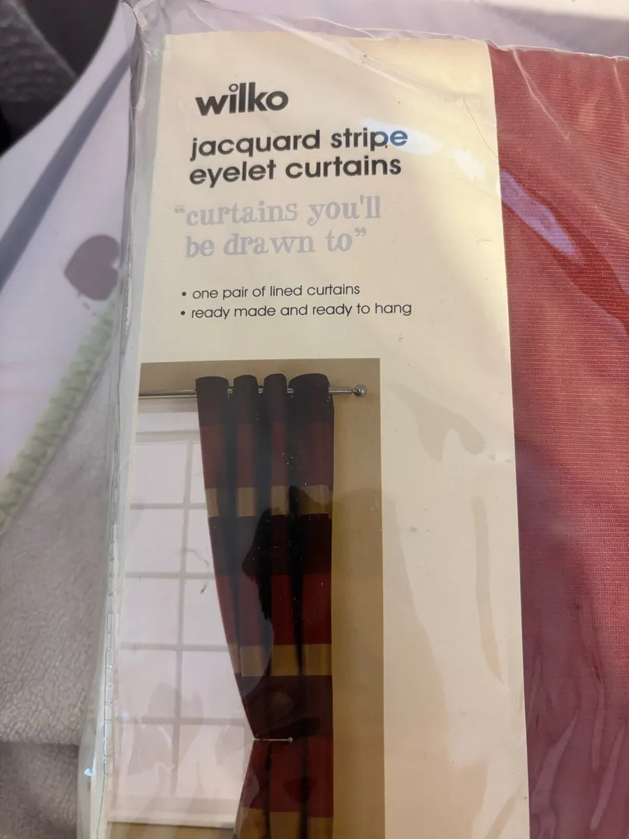 Two matching pairs of jacquard curtains - Image 2