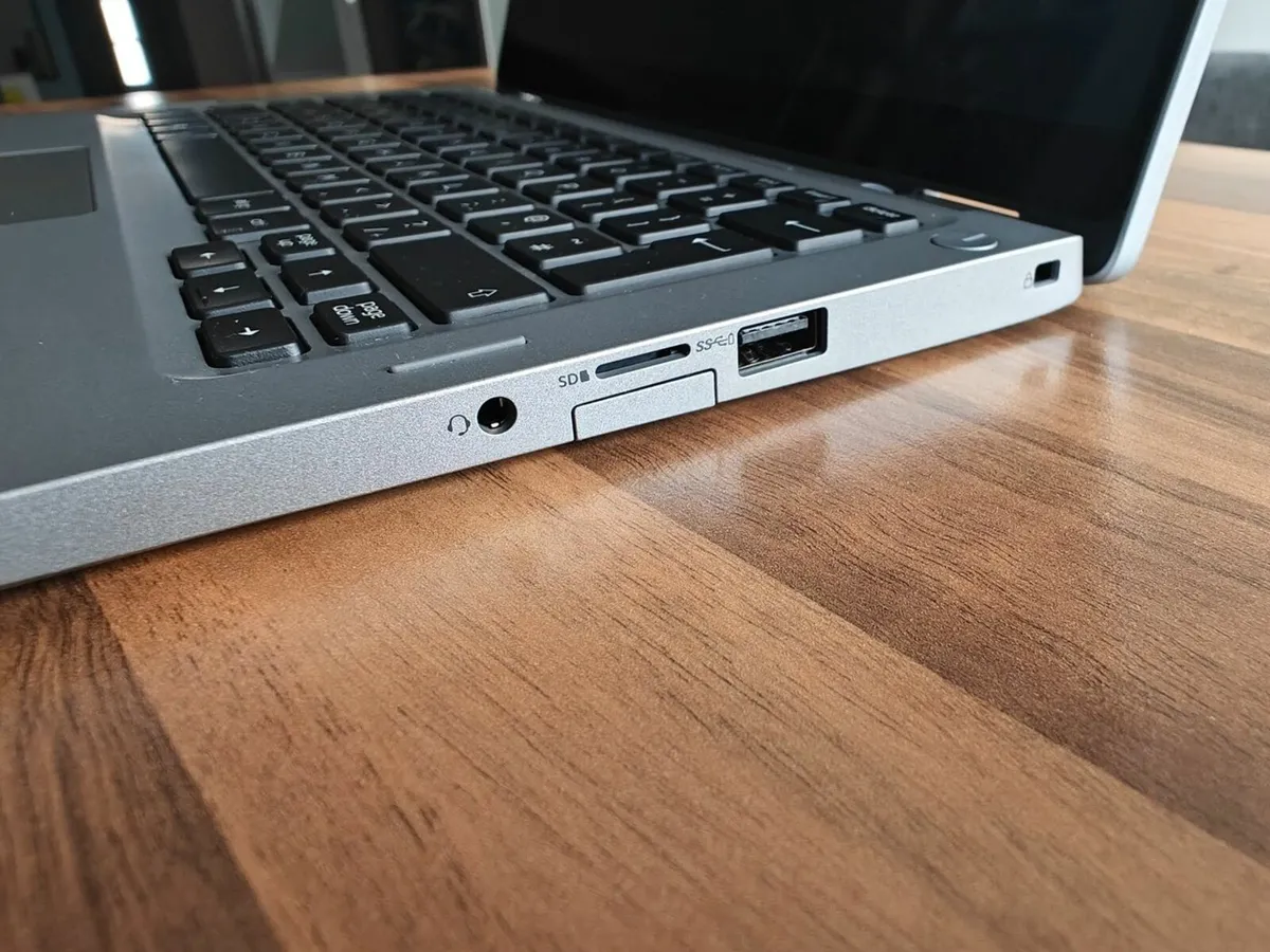 DELL Latitude 5310 2-in-1 360 Rotated Touchscreen - Image 4