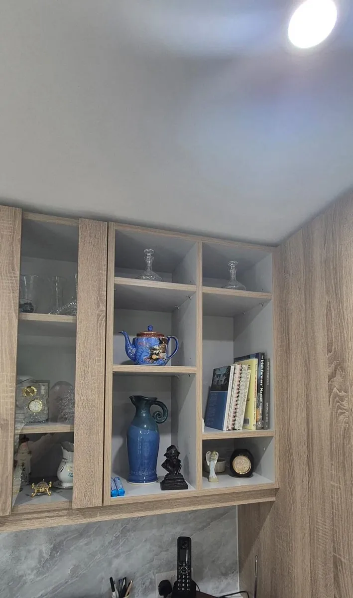 Kitchen islands, kitchens - Image 4