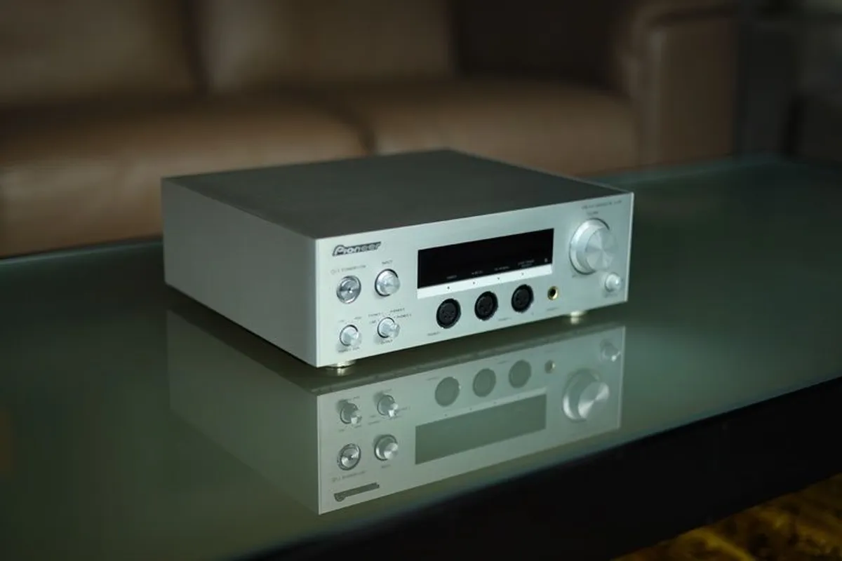 Pioneer U-05 USB DAC with built-in high-resolution headphone amplifier - Image 1