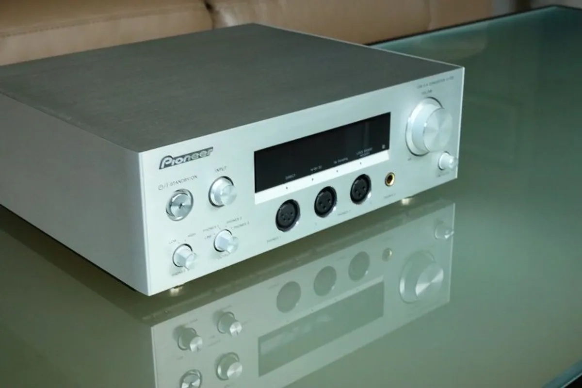 Pioneer U-05 USB DAC with built-in high-resolution headphone amplifier - Image 2