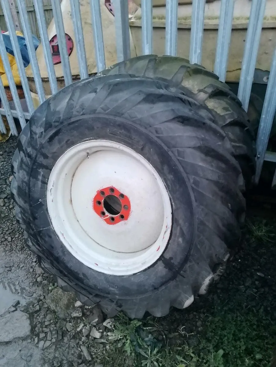 Wheels&tyres 14.9/13-24 MF 135 Ford international - Image 3