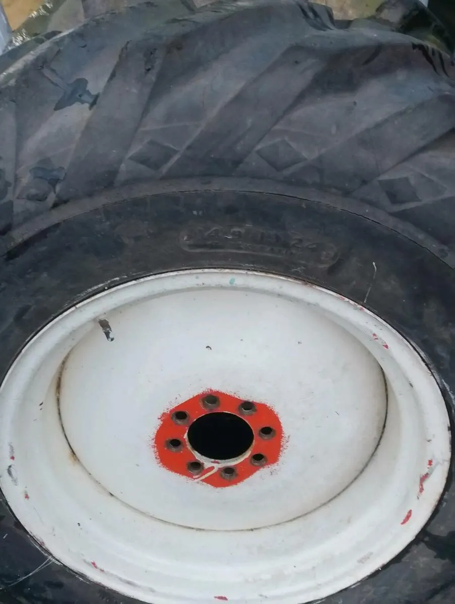 Wheels&tyres 14.9/13-24 MF 135 Ford international - Image 4