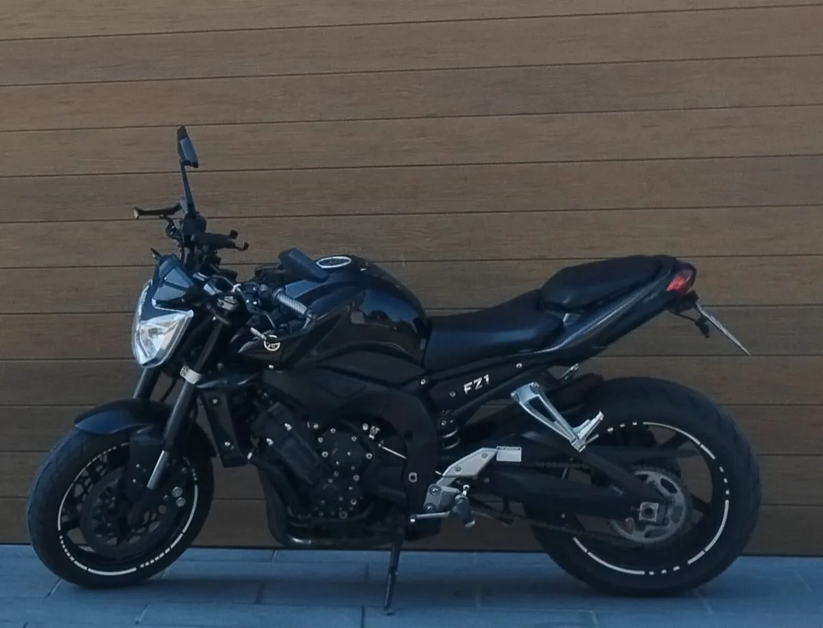 Beautiful Yamaha FZ1N - Image 1