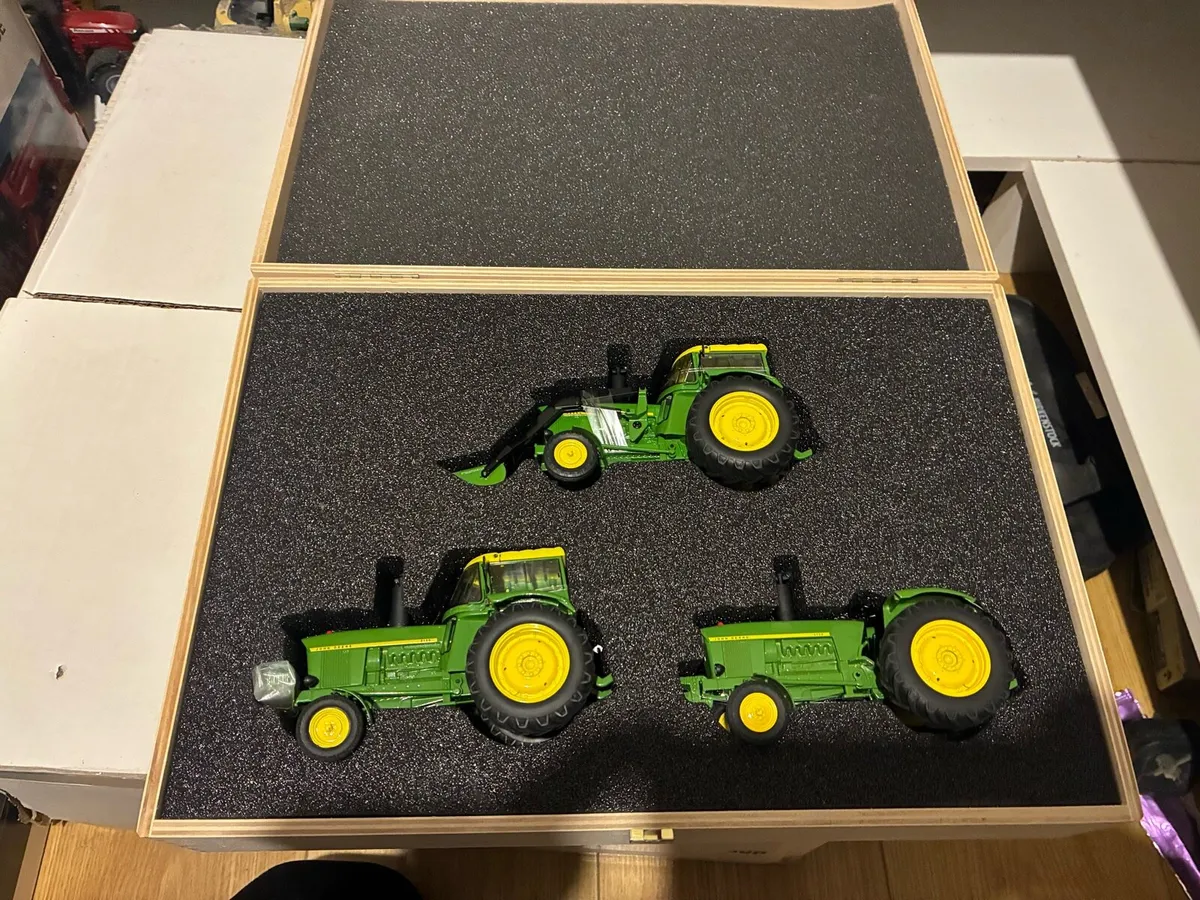 1:32 John Deere set 3120 - Image 1