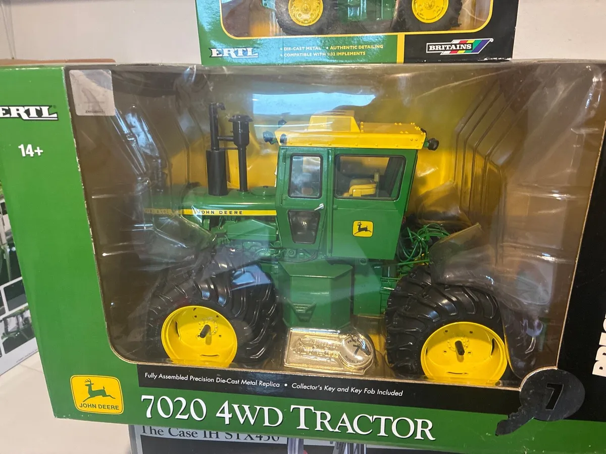 1:16 scale John Deere 7020 - Image 1
