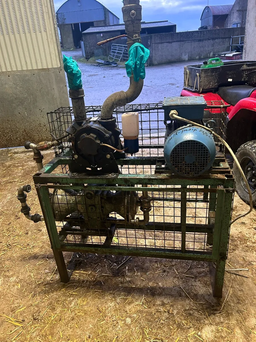 Vacuum pump and milk jars - Image 2