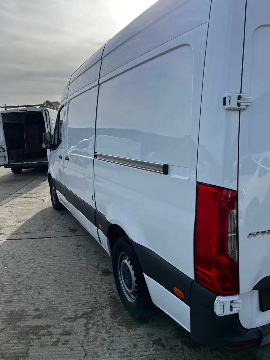 Mercedes-Benz Sprinter 2021 AUTO RWD 55k Miles - Image 4