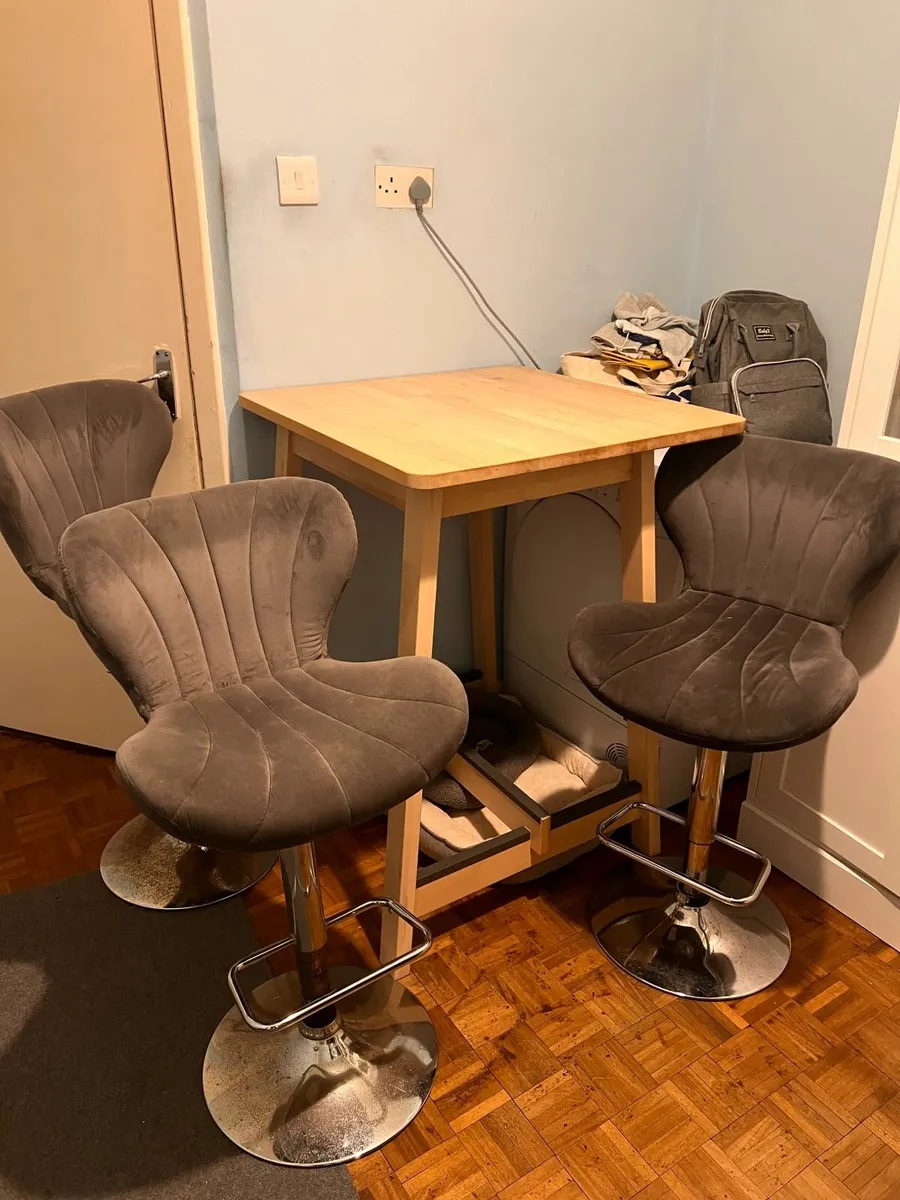 High Breakfast Table w/3 Grey Cushioned Bar Stools - Image 3