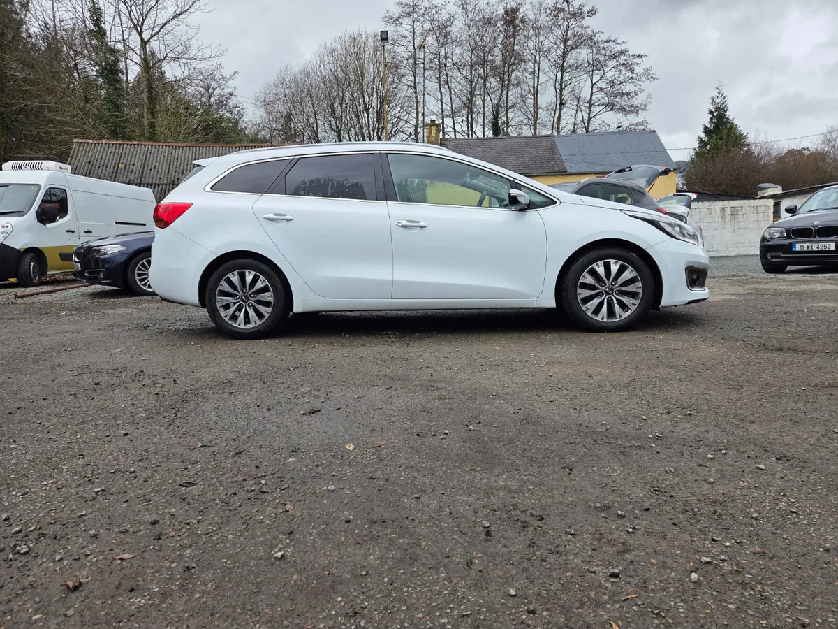 High Spec Commercial Kia Ceed Estate - Image 3