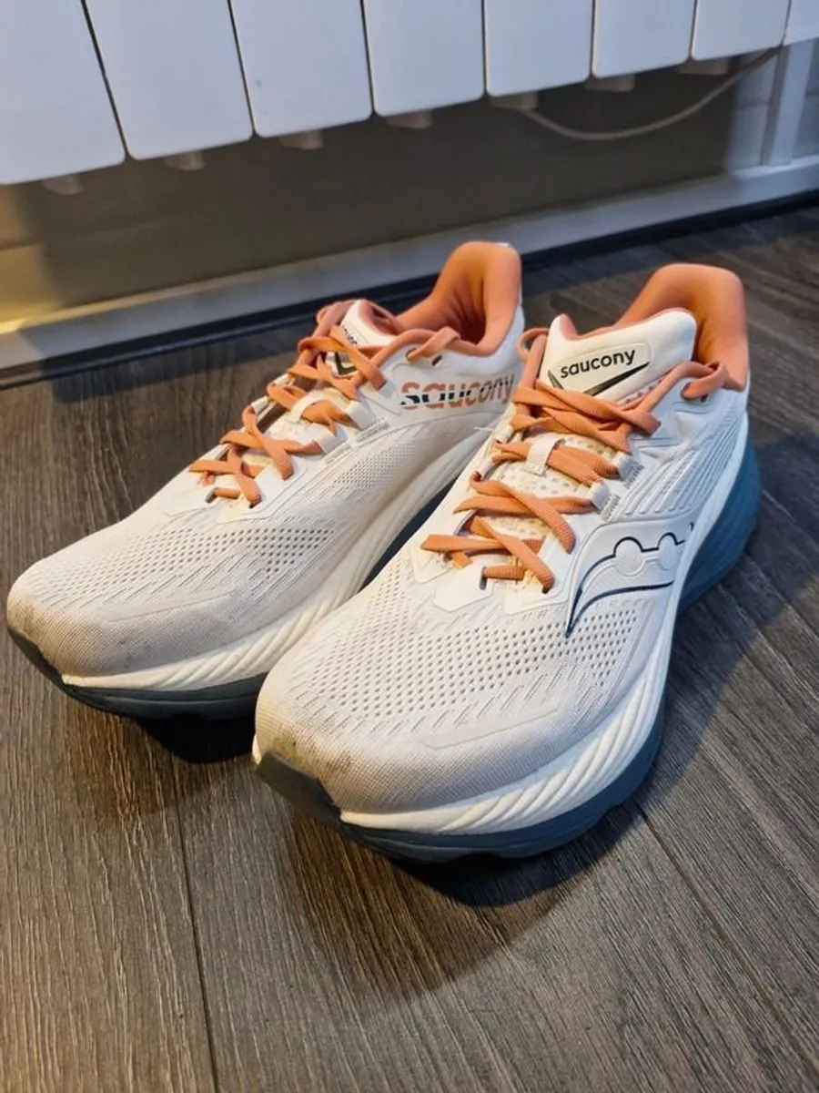 Saucony Hurricane 24