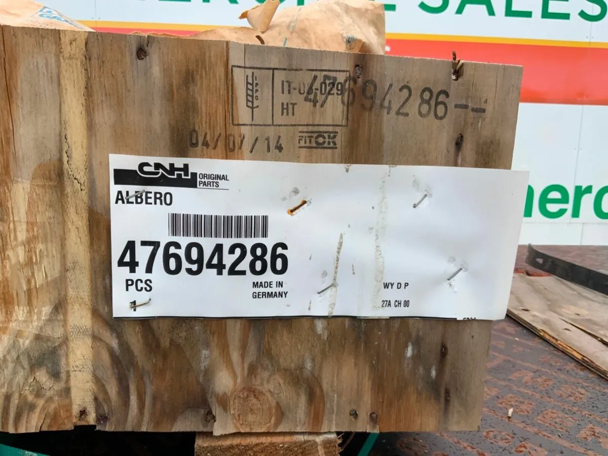 UNUSED CASE LOADER  AXLE SHAFT.....47694286 - Image 3