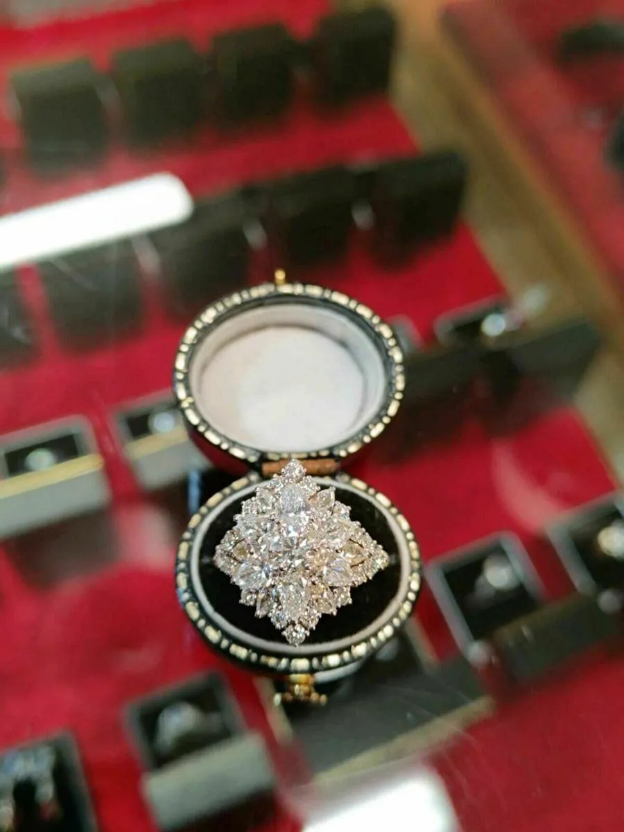 Diamond Star Cluster Ring 18k Yellow Gold - Image 3