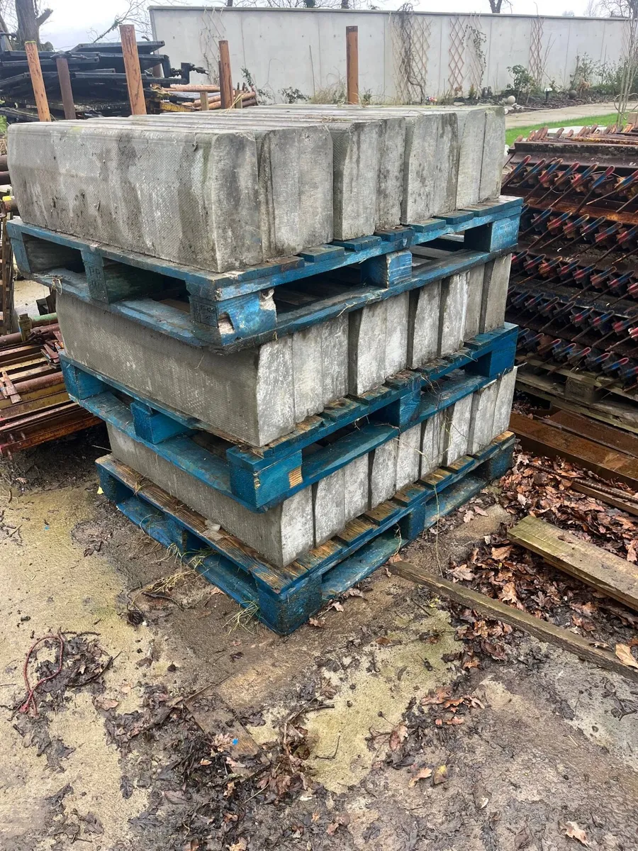 New 10 inch kerbs and fence panels - Image 4