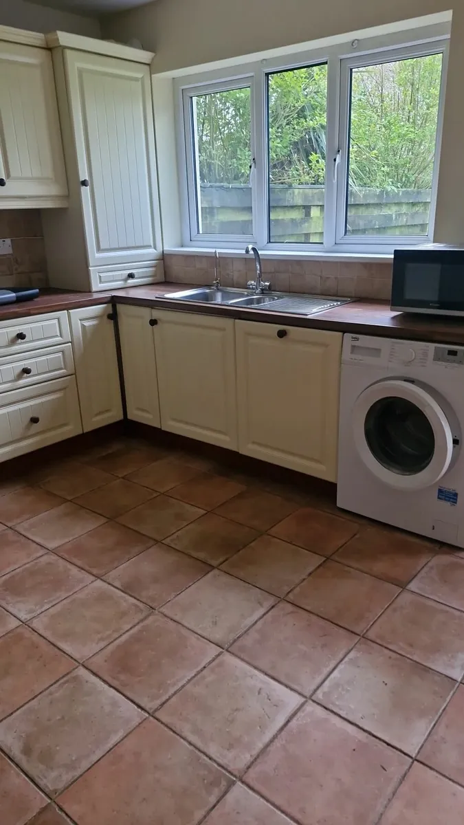 Fitted Kitchen - Image 3