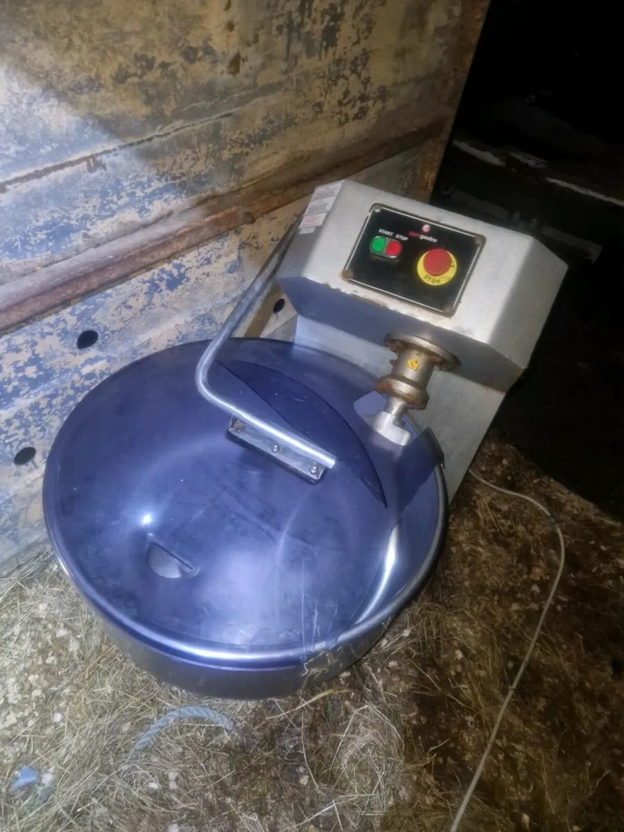 Dough kneading machine. - Image 2