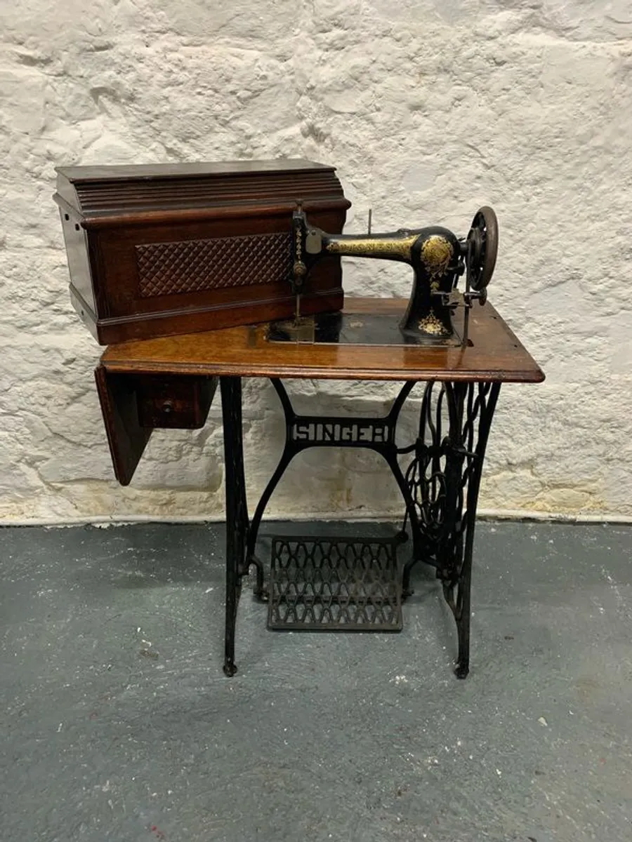Vintage Singer Cast Iron Sewing Table with Jones 6400 Machine. - Image 1