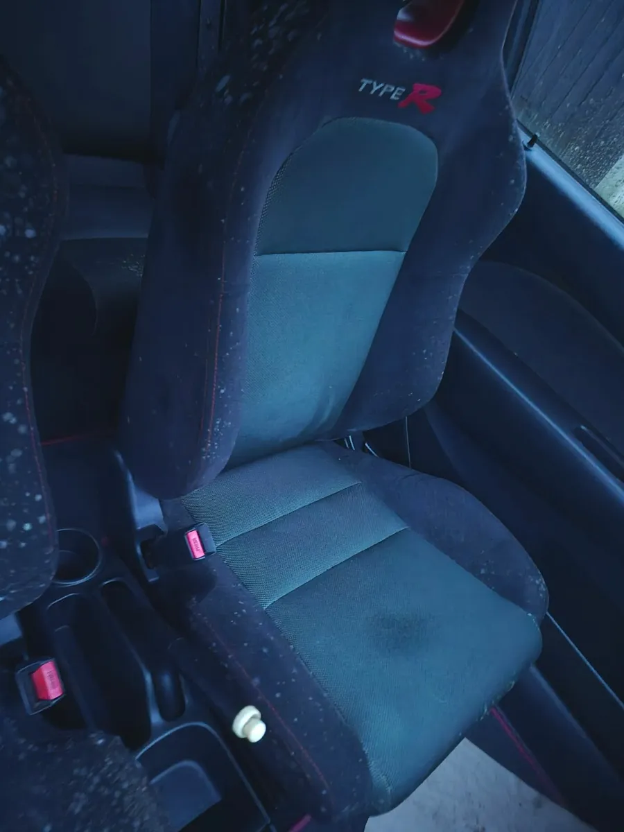 Honda civic type r 2003  on uk reg 6,500 ono - Image 2