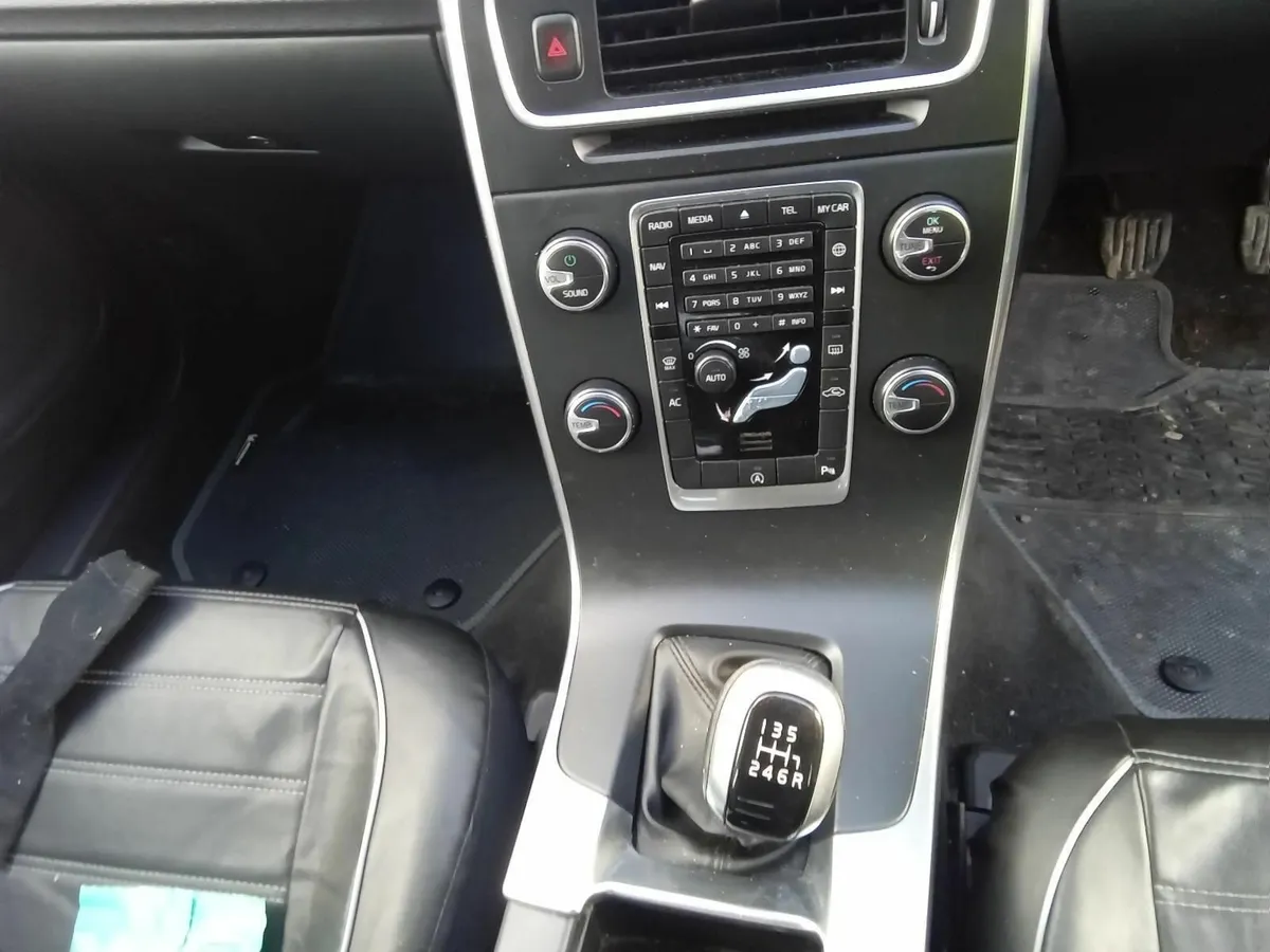 2017 VOLVO V60 FOR SALE £3,250 ONO - Image 3