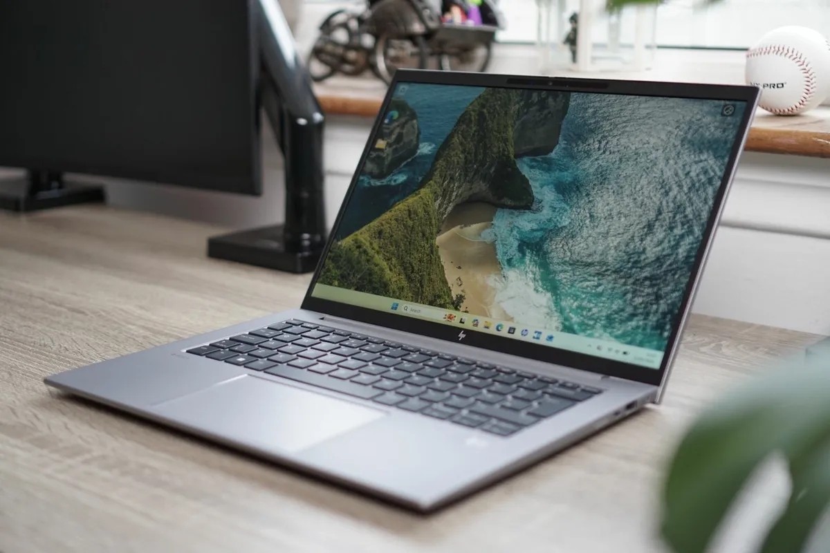 HP ZBook Firefly 14 G10 A Mobile Workstation - Image 1