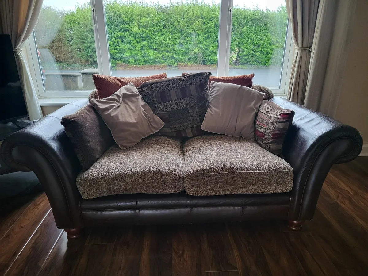 4 seater & 2 seater - Very Comfortable - Image 2