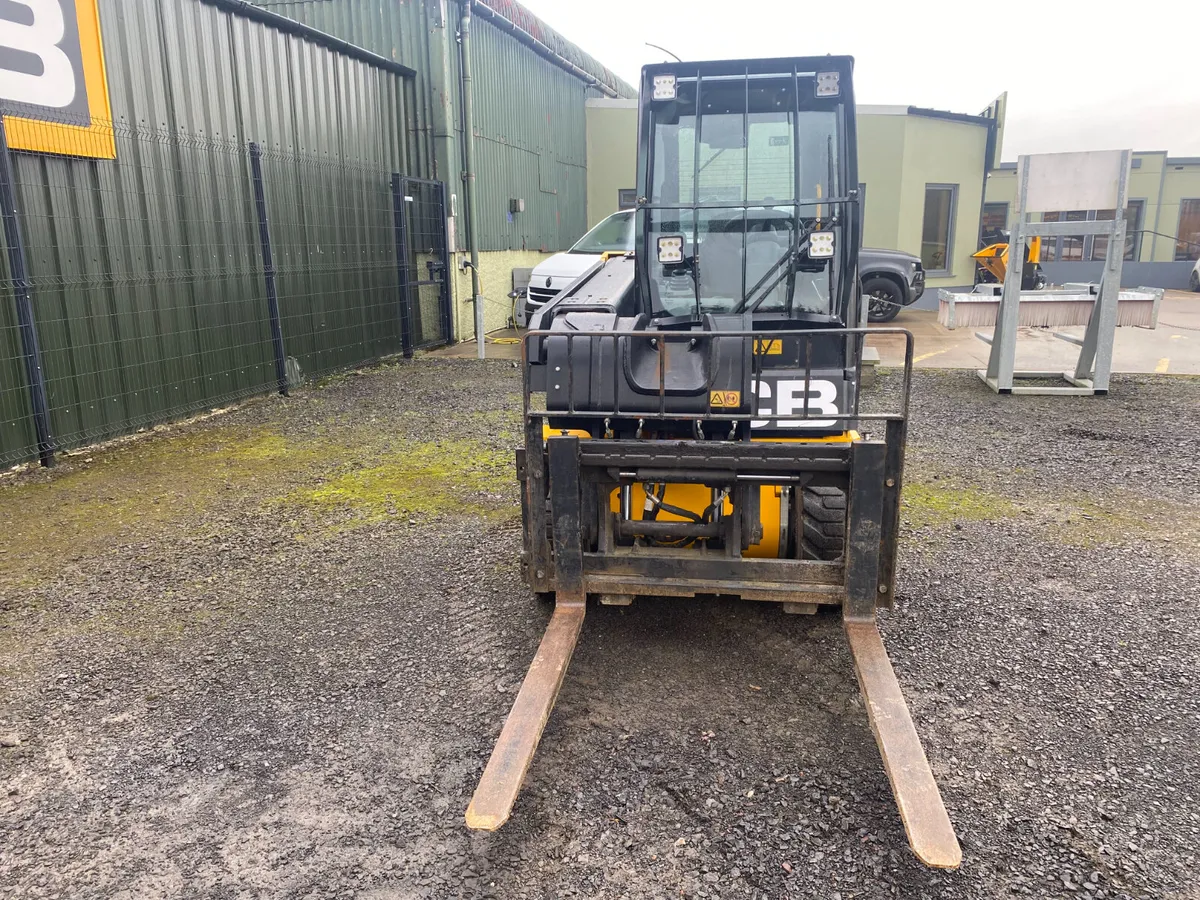 JCB ELECTRIC TELETRUK TLT35-22E-2WD YEAR 2023 - Image 4