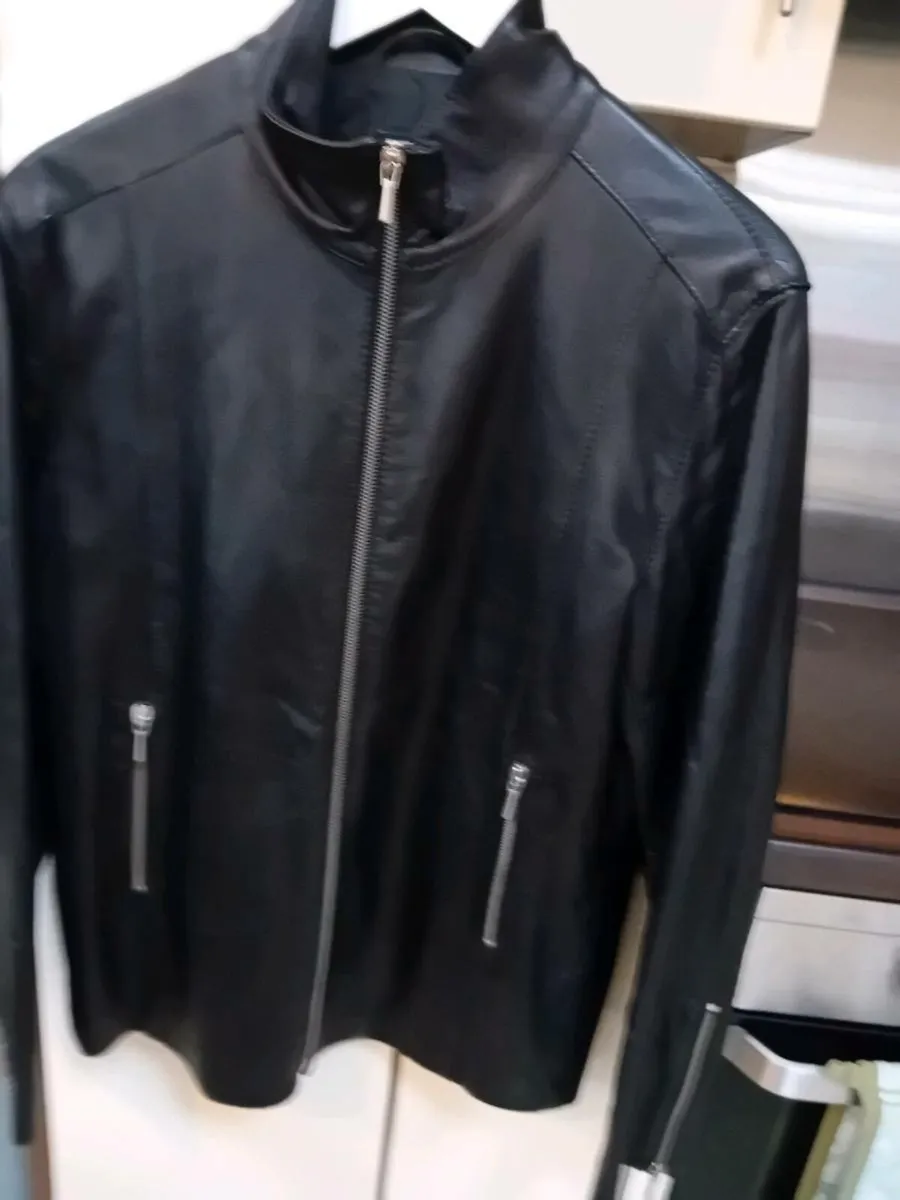 LADIES LEATHER JACKET AS NEW - Image 2