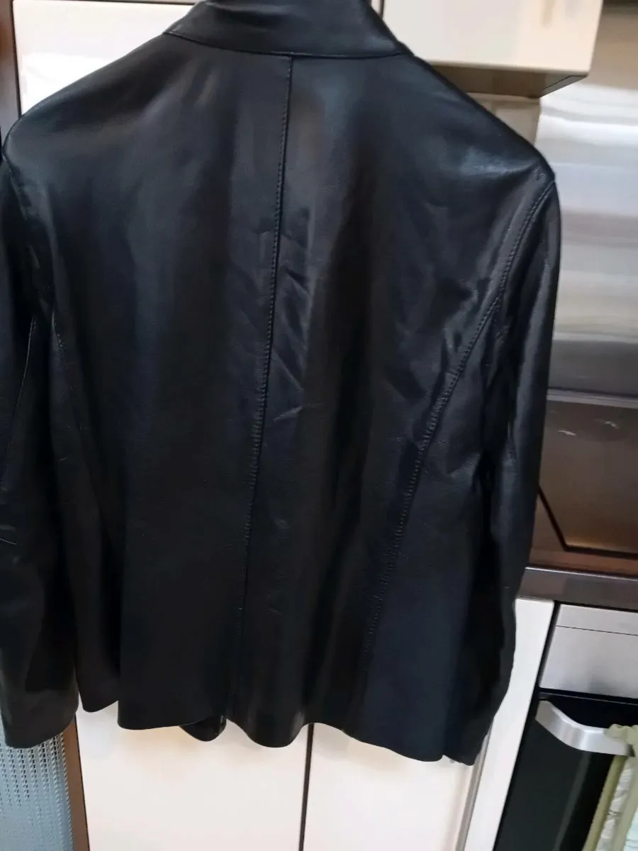 LADIES LEATHER JACKET AS NEW - Image 3