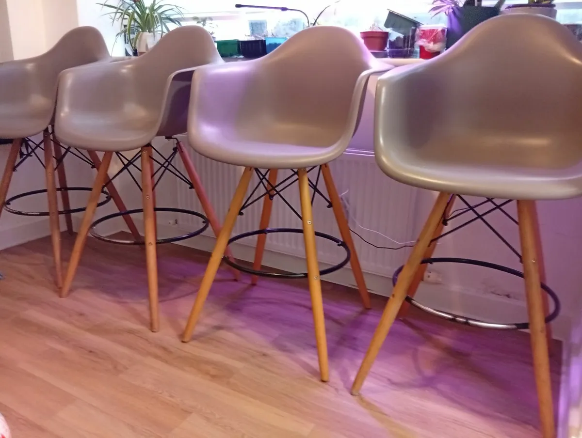 Luxury Quality Comfortable XL-Bar stools set - Image 1